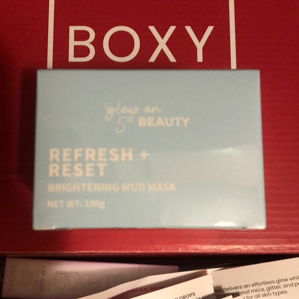 Glow on 5th Mud mask